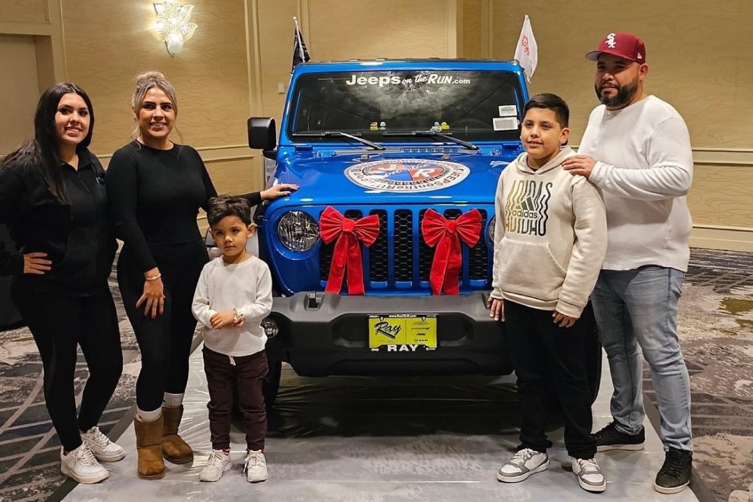 2023 Jeep Winner Alfredo Bueno and family